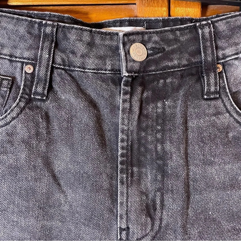 Refuge Festival Women’s Black Denim Ripped Jean Shorts Sz 5 - Picture 2 of 6